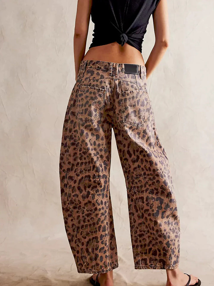Raviya - Layback Barrel Jeans