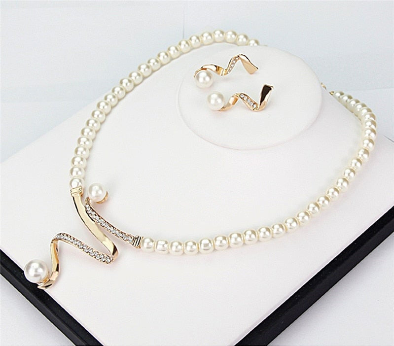 Luciya - Elegant Twist Pearl Necklace