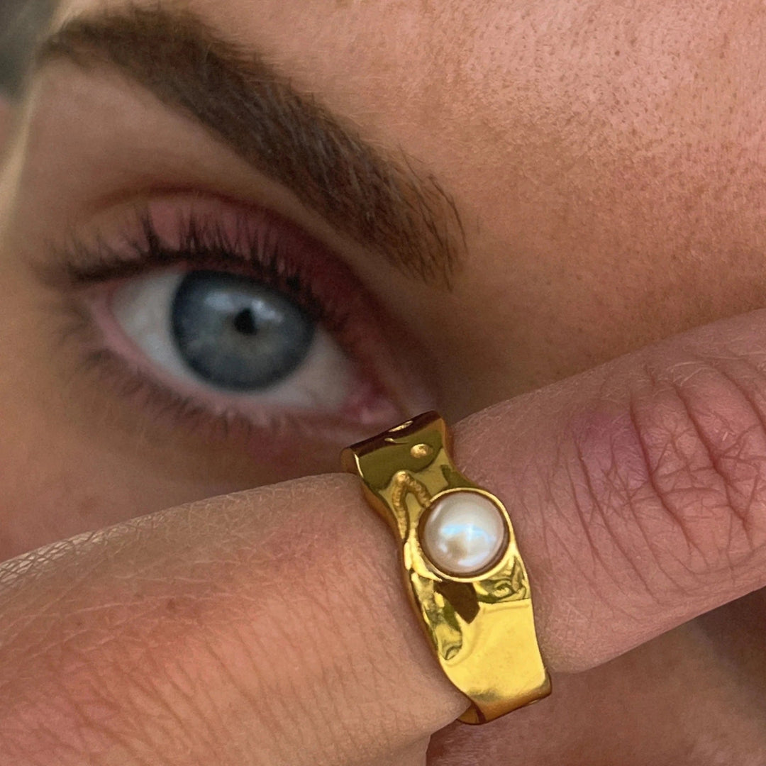 Eris - Timeless Pearl Ring